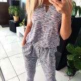 Kuldse kaunistusega jumpsuit